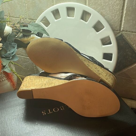 Talbots Black Royce Elastic Heels - 8.5 - Excellent Condition - Picture 8 of 9